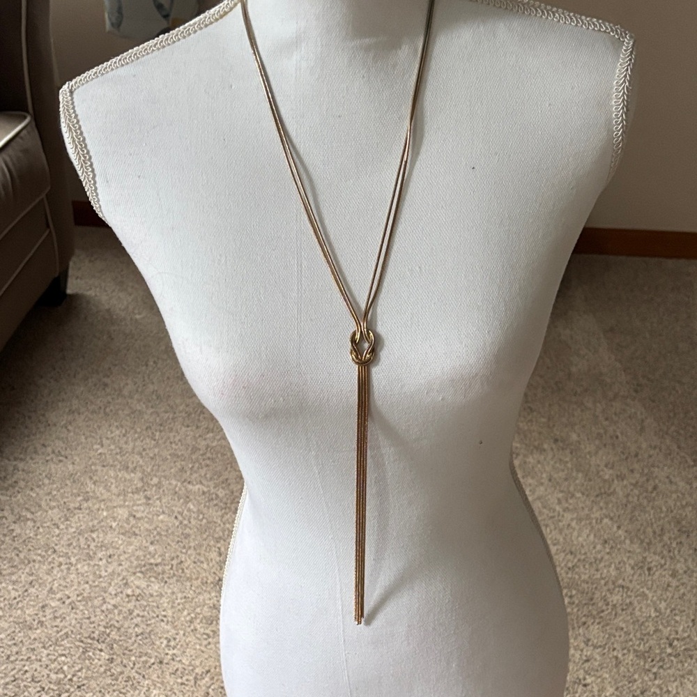 Elegant Gold Knot Necklace